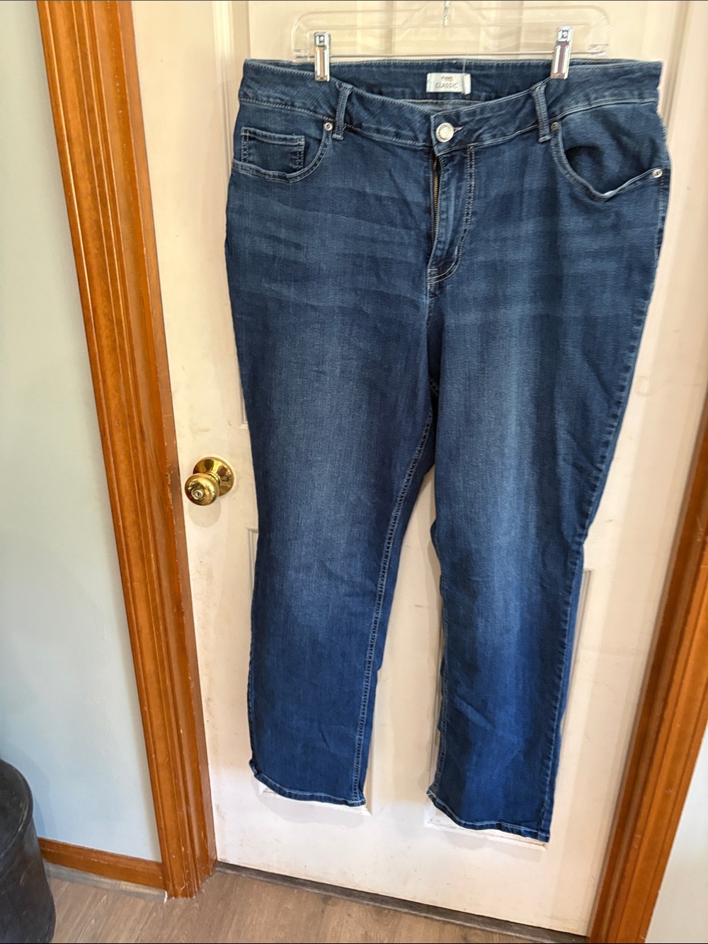 Straight-Leg Women's Jeans in Dark Blue